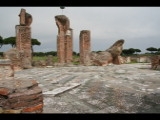 06031 ostia - regio iv - insula x - terme di porta marina (iv,x,1-2) - raum (h) - frigidarium - blick ri apsis (m).jpg